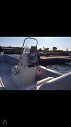 Продам современную,  красивую моторную лодку 