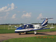 продаем двухмоторный четырехместный самолет V-24-I