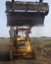 Продаем экскаватор-погрузчик KOMATSU WB 93R-2,  2004 г.в. 