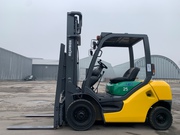 Вилочный погрузчик Komatsu с боковым смещением. Модель: FG25C-15.